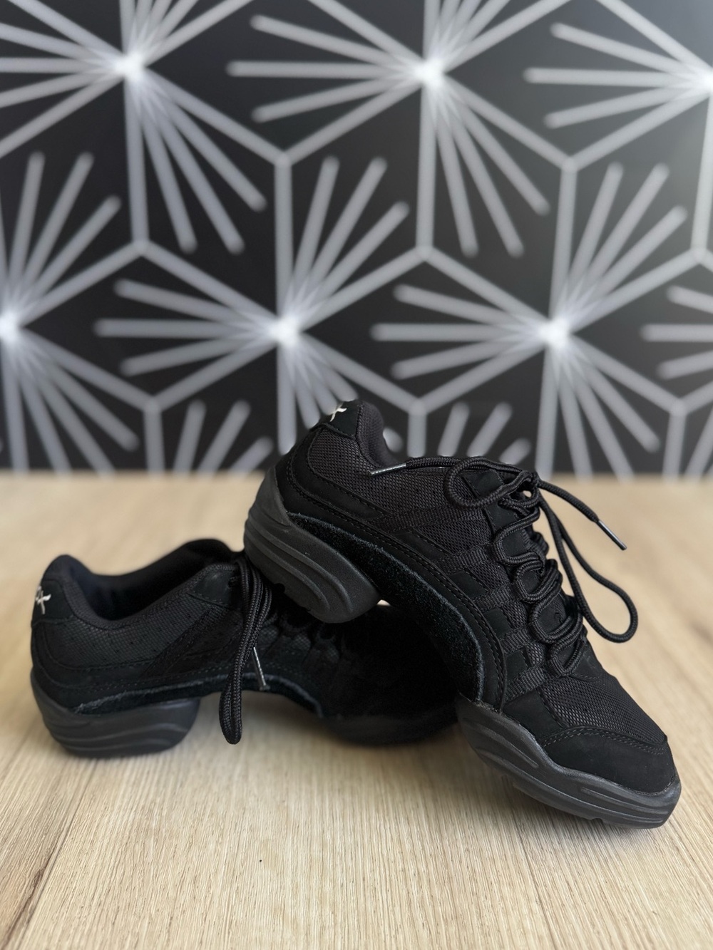 Capezio Women’s Rock It Dansneaker Black Split-Sole Dance Shoes